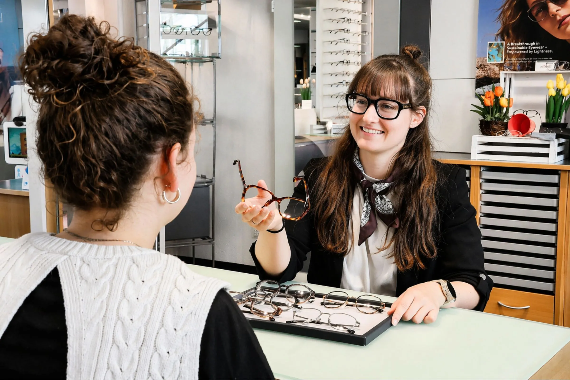 Brillenberatung bei Kühnis Optik in Gossau mit individueller Fassungsanprobe